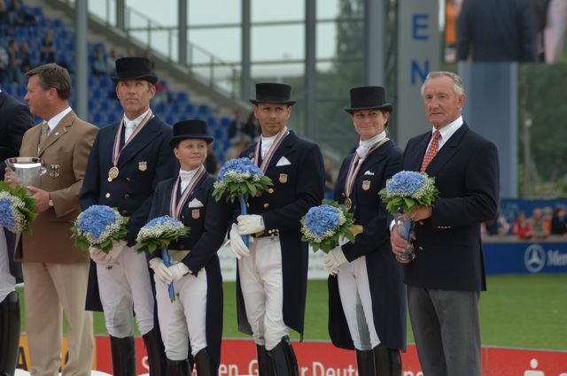 187-WEG-TeamDressageAwards-8-23-06-_DeRosaPhoto.jpg