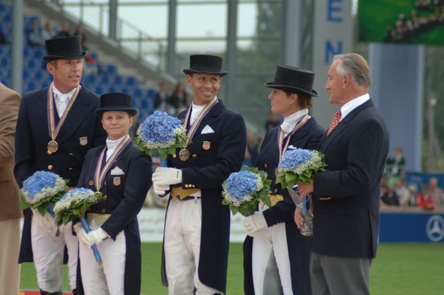 197-WEG-TeamDressageAwards-8-23-06-_DeRosaPhoto.jpg