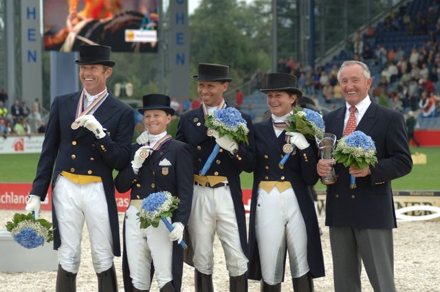 251-WEG-TeamDressageAwards-8-23-06-_DeRosaPhoto.jpg